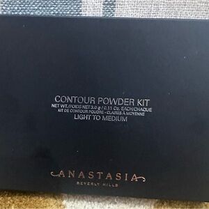 Anastasia Beverly Hills Light to Medium Contour Palette